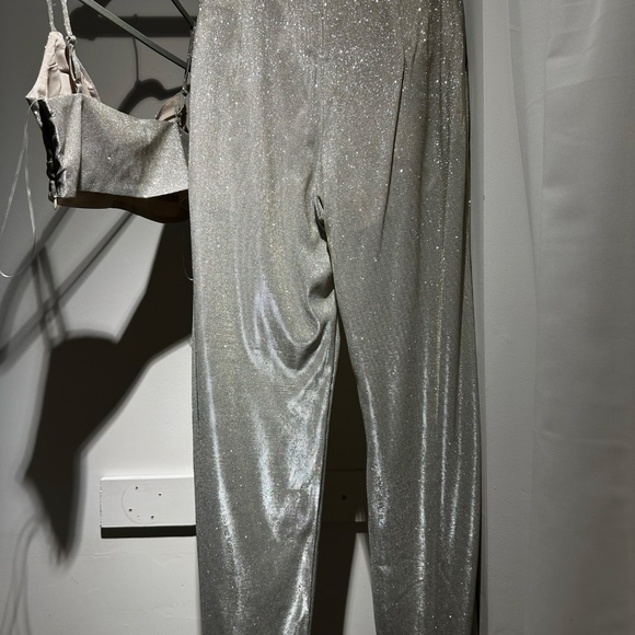 Le Lis Suit Set - Picture 12 of 15